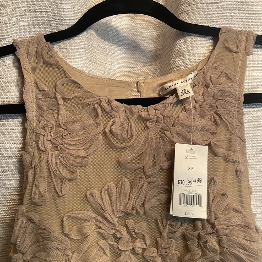 Banana Republic Mesh Detailed Tank - Picture 2 of 4